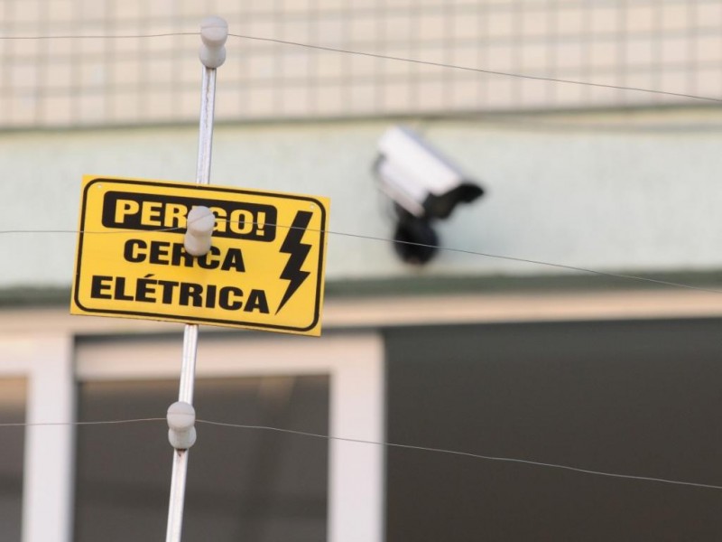 Importâncias e tipos de cercas elétricas para residências e comércios