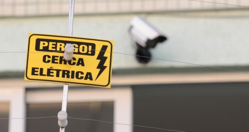 Importâncias e tipos de cercas elétricas para residências e comércios